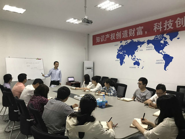 成为顾问式销售，pg电子平台
在路上…